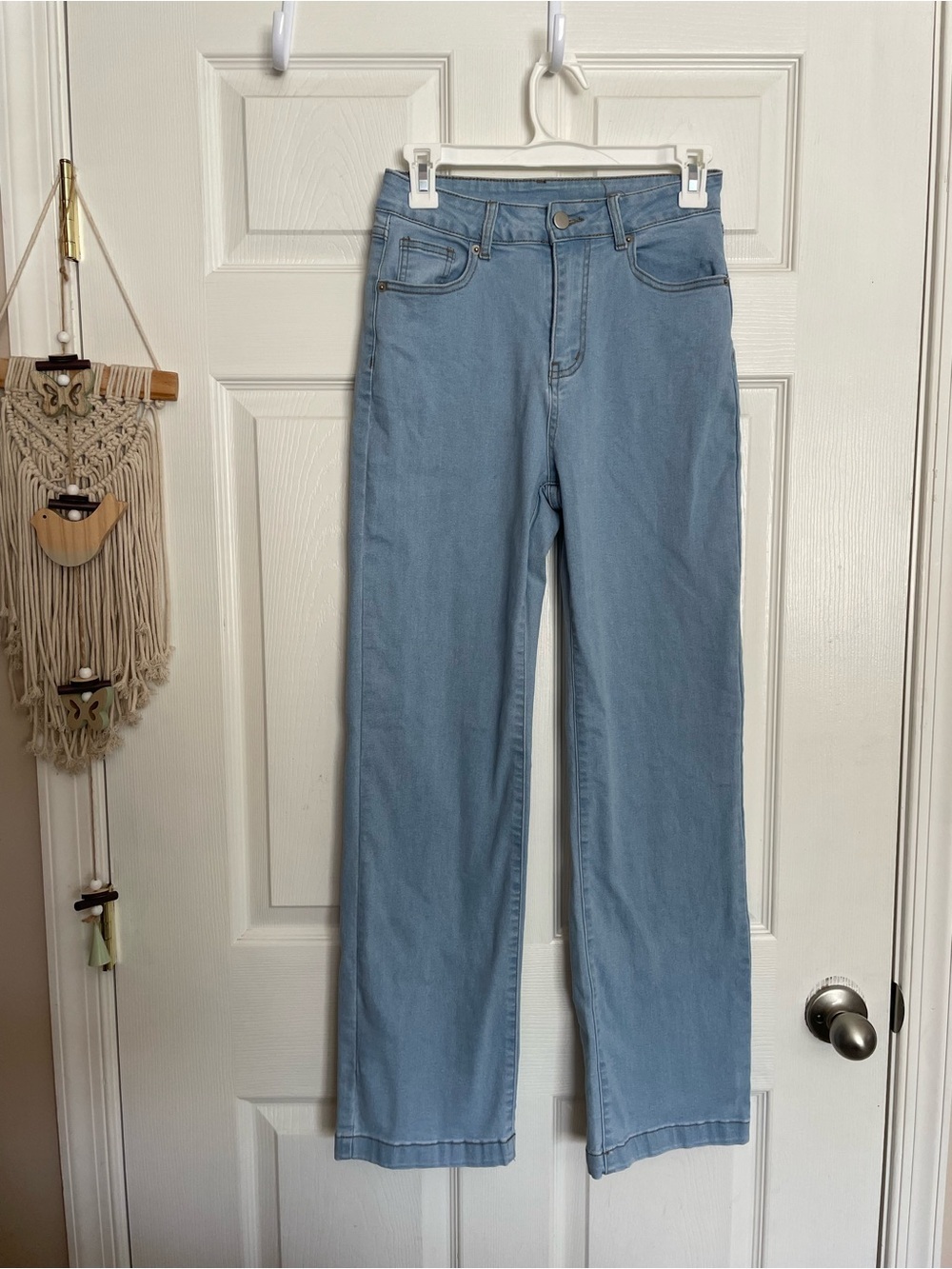 Womens size 2 Classic High-Rise Straight Leg Jeans in Light Blue